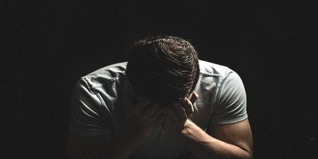 Geri adım dikkate alınmalı! Uzman isim tarafından uyarı: 15 günden uzun süren depresif durum, depresyon belirtileri