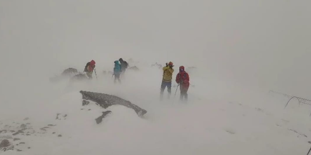 Geri döndüler! Rus dağcılar fena yakalandı