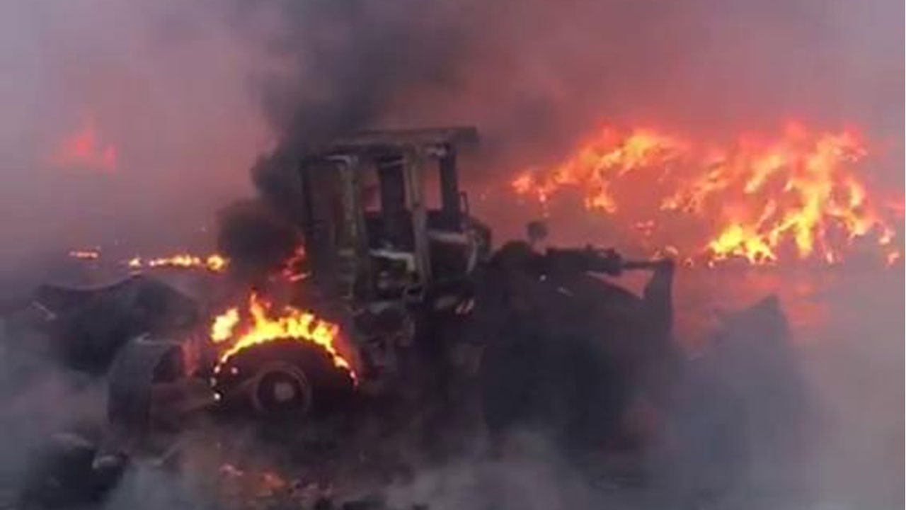 Geri dönüşüm fabrikası alev alev yandı