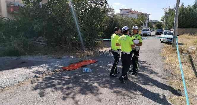 Geri geri gelen kamyonun ezdiği yaşlı kadın öldü
