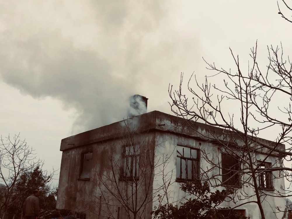 Gerze’de ev yangını 