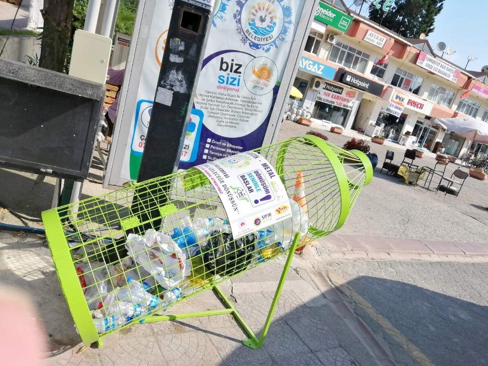 Gerze’ye plastik atık kutuları 