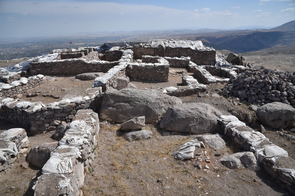 Gevale Kalesi tarihe ışık tutuyor 