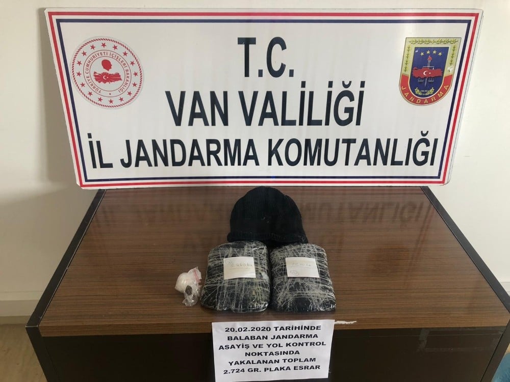 Gevaş’ta 3 kilogram plaka esrar ele geçirildi 