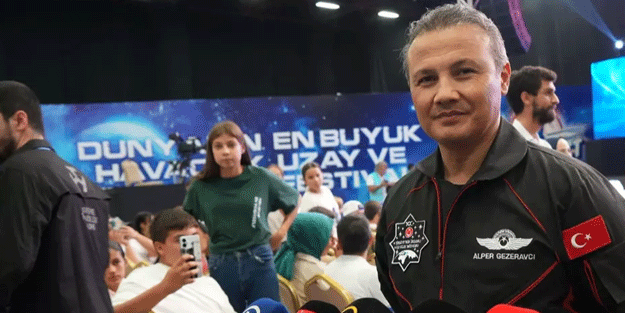 Gezeravcı, Teknofest'te gençlerle buluştu