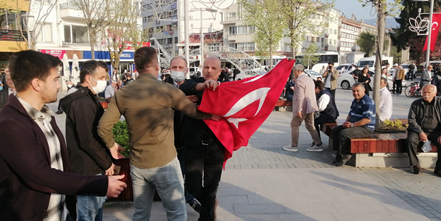 Gezi provokatörlerine Türk bayraklı tepki