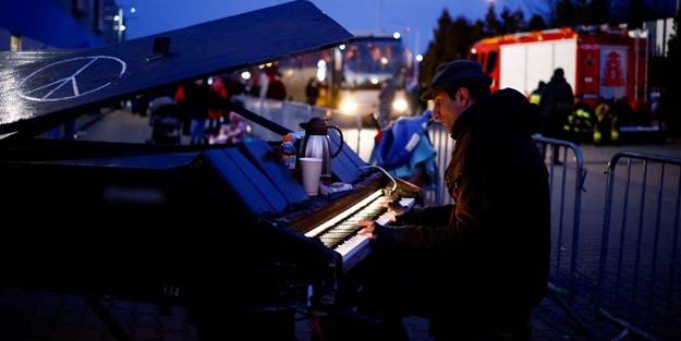 Gezi Kalkışması'nda çapulculara destek veren piyanist Ukrayna sınırına konuşlandırıldı
