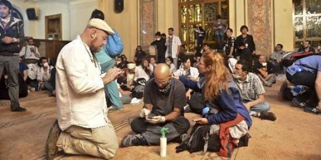 Gezi provokatörlerini tedavi eden doktor öldü