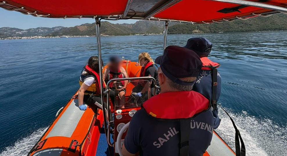 Gezi teknesinde rahatsızlanınca Sahil Güvenlik yetişti