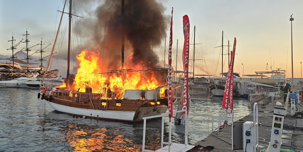 Gezi teknesinde yangın! Kullanılamaz hale geldi