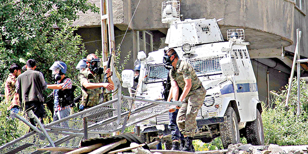 Gezi tutmadı yine PKK sahnede