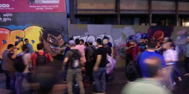 Gezici gruptan Taksim'de provokasyon
