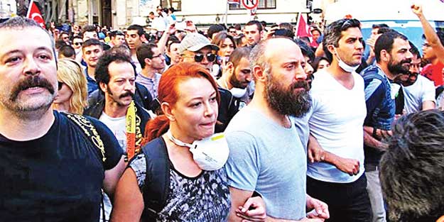 Geziciler ve teröristler kafa kafaya çalıştı