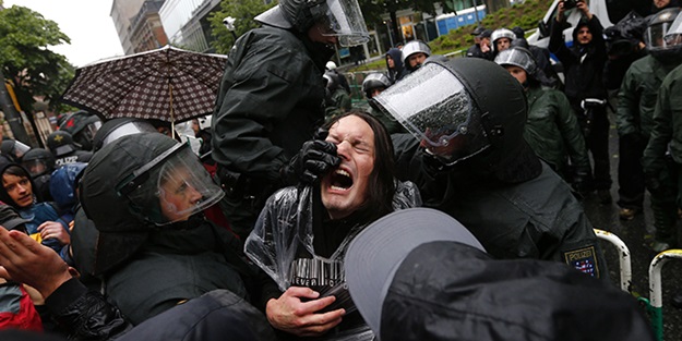 Gezi'de boyun eğmeyen Der Spiegel boyun eğdi!