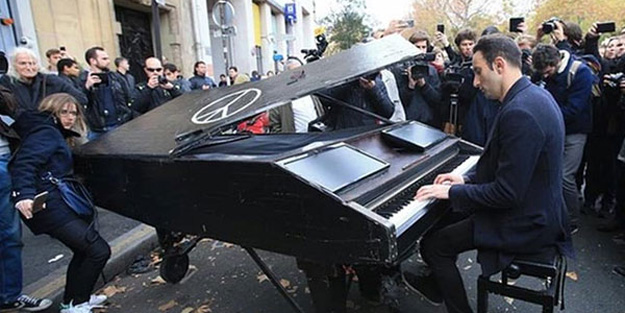 Gezi'nin piyanisti Paris'te ortaya çıktı