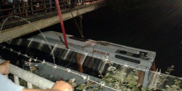 Geziye giden öğrenciler kaza yaptı