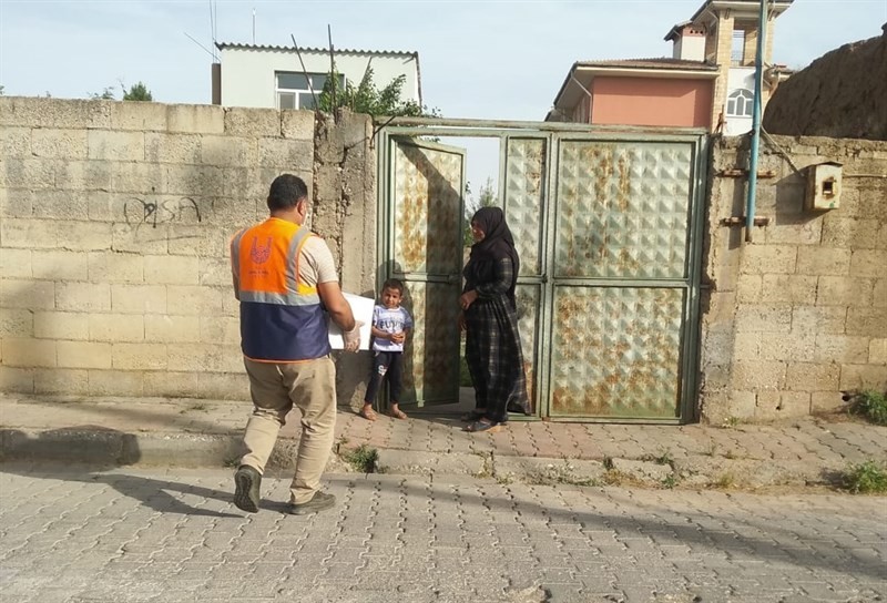 Gıda kolileri yetim ailelerine ulaştırıldı 