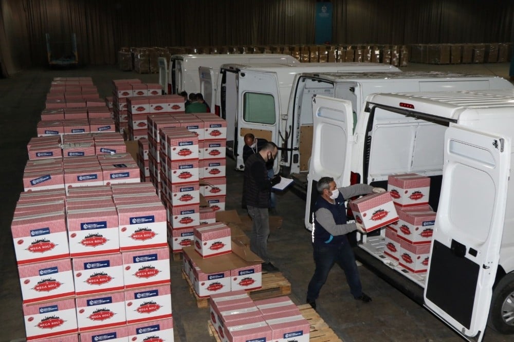 Gıda paketleri ihtiyaç sahiplerine ulaştırılıyor 