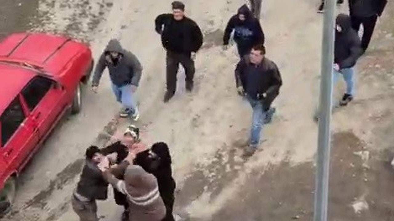 Gıda yardım dağıtımında kavga çıktı! O anlar kamerada