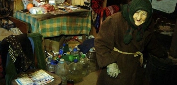 'Gideceğim yerde paraya gerek yok' dedi 700 bin doları dağıttı