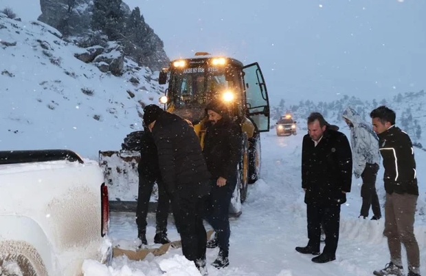 'Giden Gelmez Dağları'na yaban hayvanlarını yemlemeye giden ekip geri dönemedi!