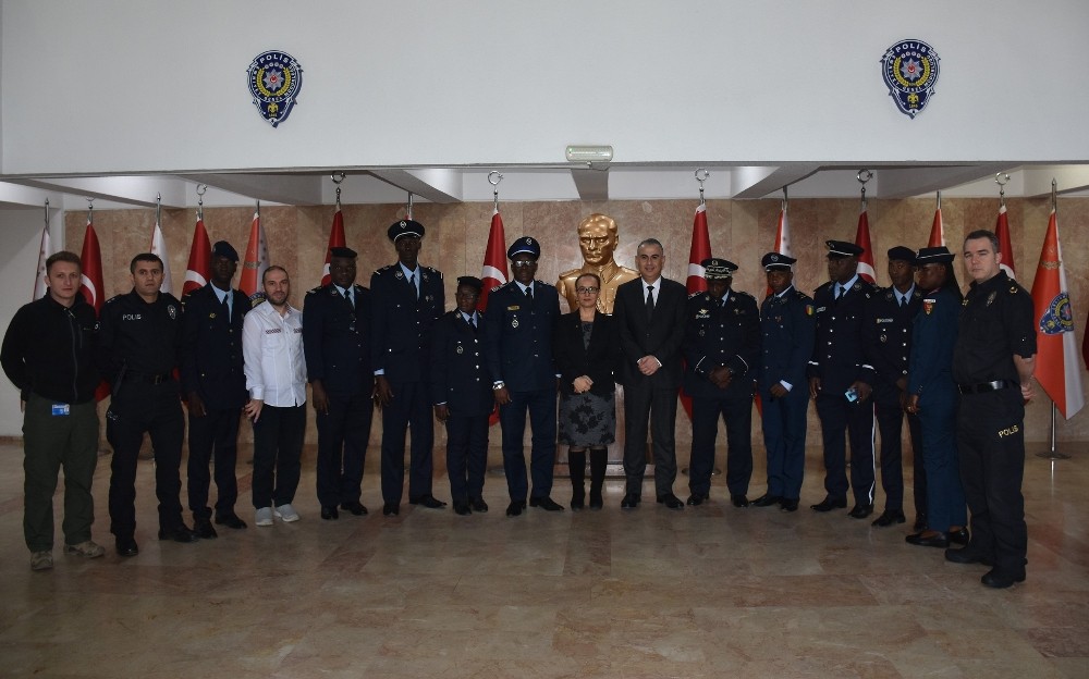 Gine polisine, önemli tesisleri koruma eğitimi 