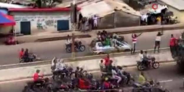 Gine’de darbe açıklaması sonrası halk sokaklarda kutlama yaptı