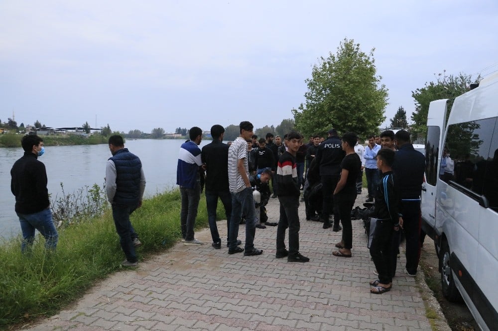 Girdiği nehirde akıntıya kapılıp kayboldu 