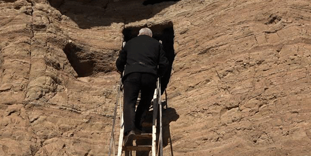 Giren 40 gün çıkmıyor! Türbe ziyaretçi akınına uğruyor