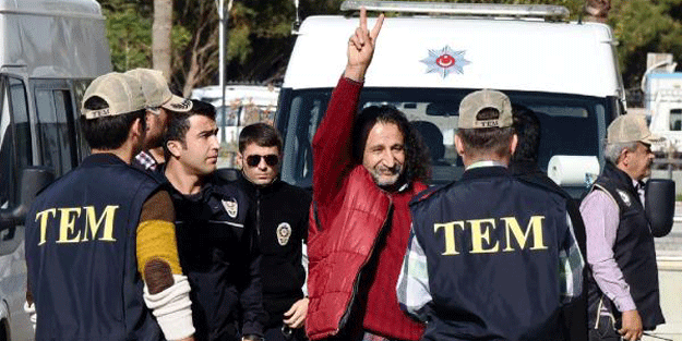 Girerken böyle poz vermişti… Tutuklandı!