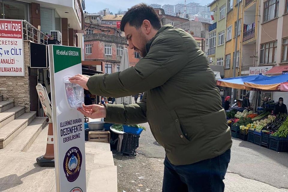 Giresun Belediyesi’nden pazar yerlerine el dezenfektan uygulaması 