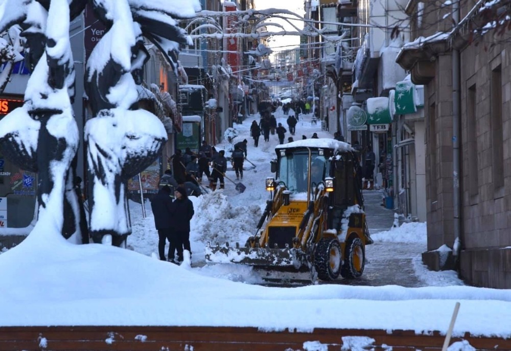 Giresun Belediyesi’nin karla mücadelesi devam ediyor 
