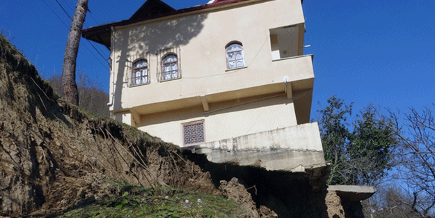 Giresun Piraziz’de heyelan meydana geldi