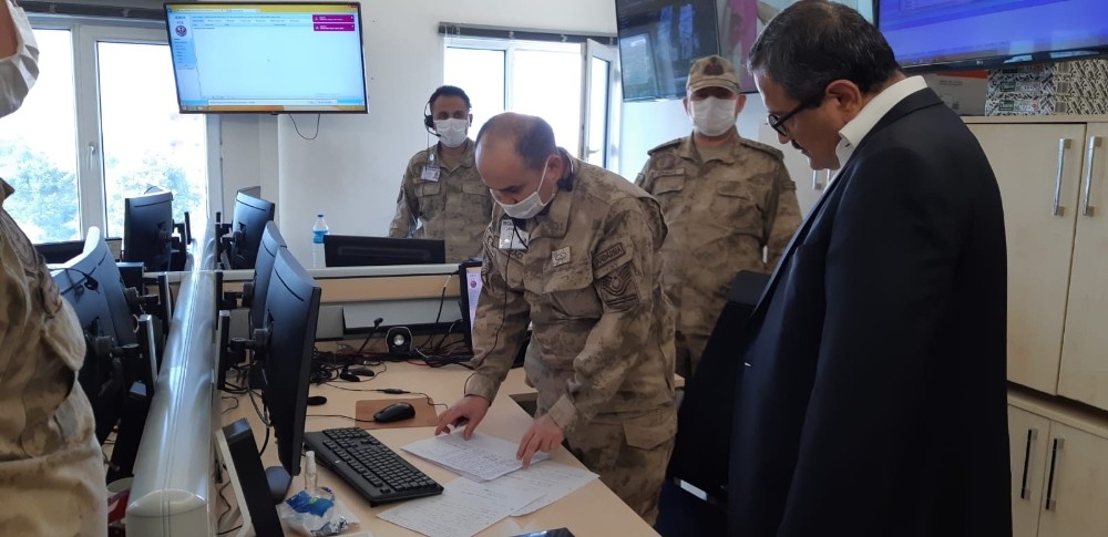 Giresun Valisi ALO 156 Jandarma çağrı merkezinde incelemelerde bulundu 