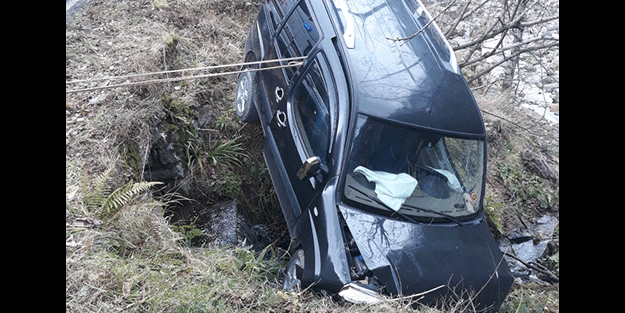 Giresun'da hafif ticari aracın dereye düşmesi sonucu 1 kişi öldü