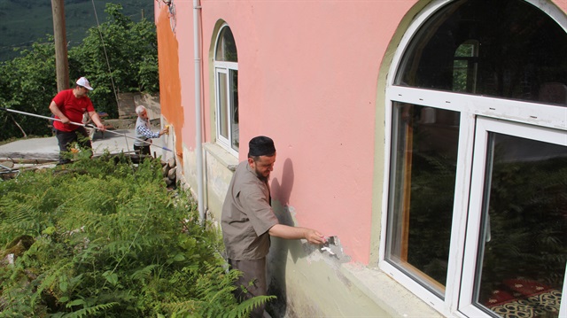 Giresun'da hem imamlık hem işçilik yapıyorlar