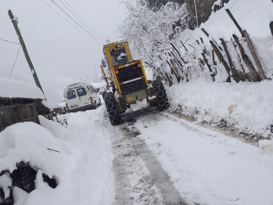 Giresun’da kar nedeniyle kapalı köy yolları açılıyor 