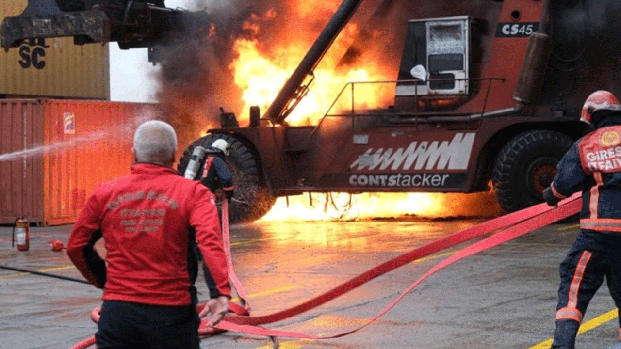 Giresun'da korkutan yangın! Liman alevlere teslim oldu!
