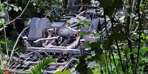 Giresun’da ölümlü kaza! Çekici ile kaza yapan 1’i çocuk 2 kişi hayatını kaybetti