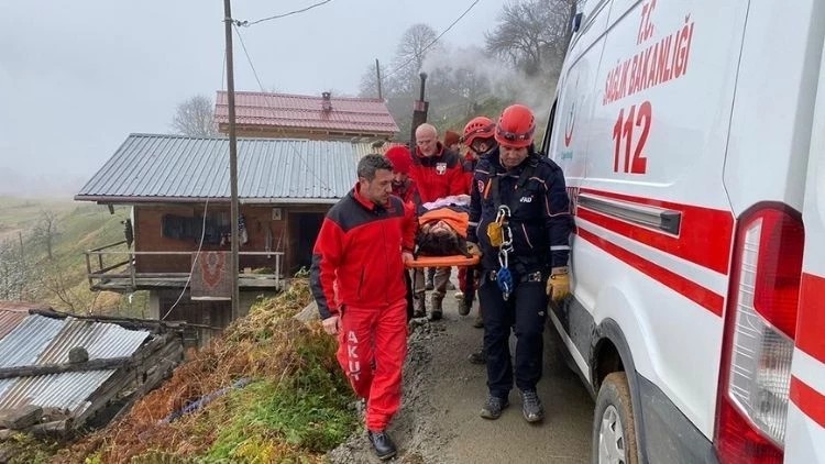 Giresun’da otomobil uçuruma yuvarlandı: 3 ölü, 1 yaralı