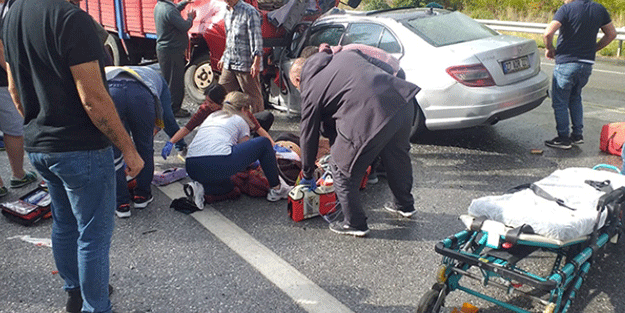 Giresun'da park halindeki tıra çarpan otomobilin sürücüsü yaralandı