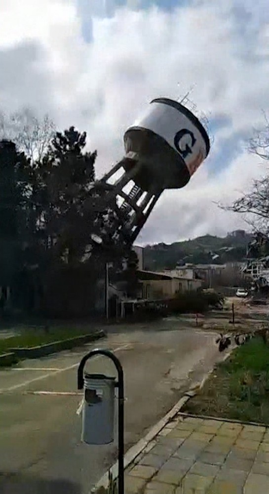 Giresun’da su kulesi kontrollü bir şekilde yıkıldı 