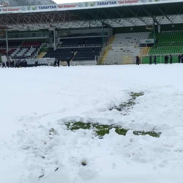 Giresunspor, İstanbulspor maçı ileri bir tarihe ertelendi 