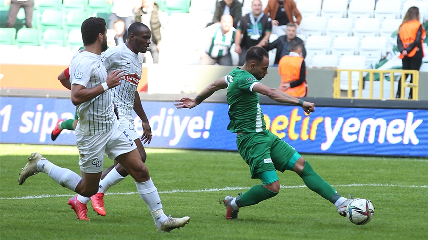 Giresunspor, konuk ettiği Çaykur Rizespor'u 2-0 yendi