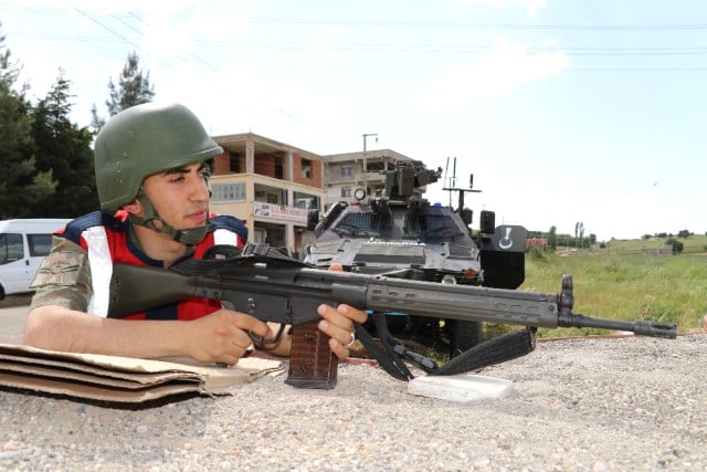 Giriş çıkışlar kapatıldı! Asker eli tetikte bekliyor