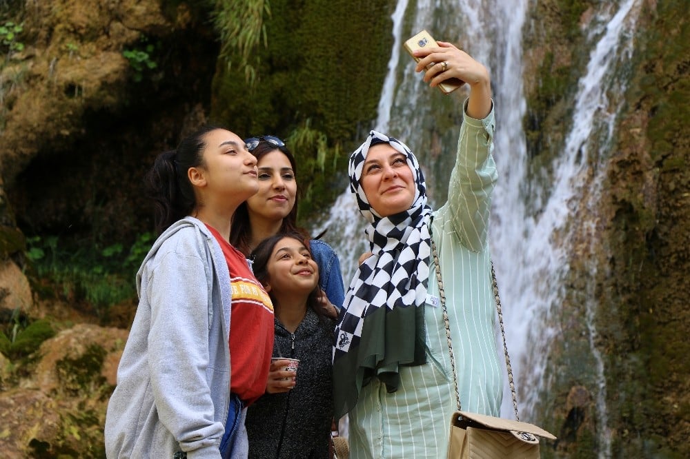 Girlevik Şelalesi’nde hafta sonu yoğunluğu 