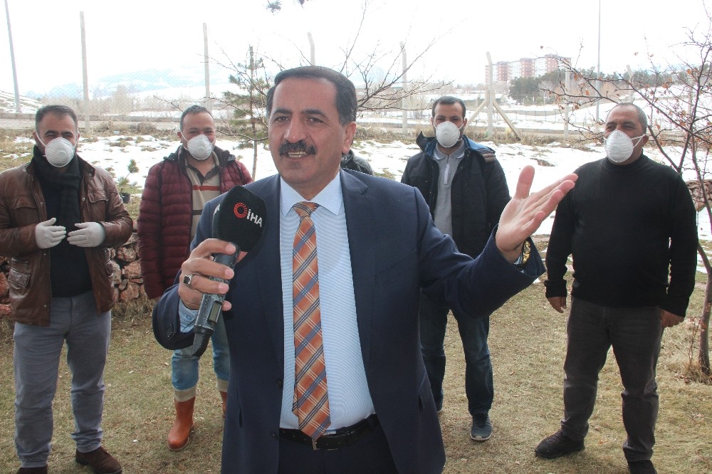 “Git Korona Git buradan” bestesi gülümsetiyor 