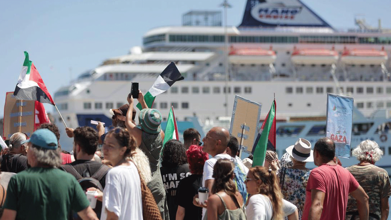 Gittikleri her limandan kovuldular: İsrailli turistleri yine karaya ayak bastırmadılar