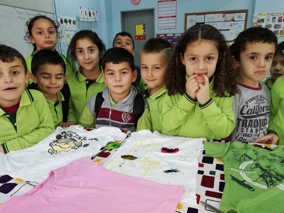 Giymedikleri elbiselerden bez torba yaptılar 