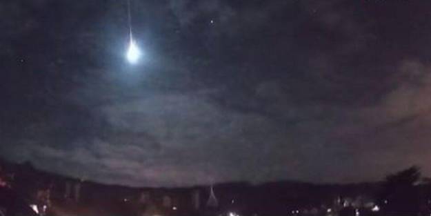 Gizemli cisim merak uyandırdı! Birçok şehirden görüldü